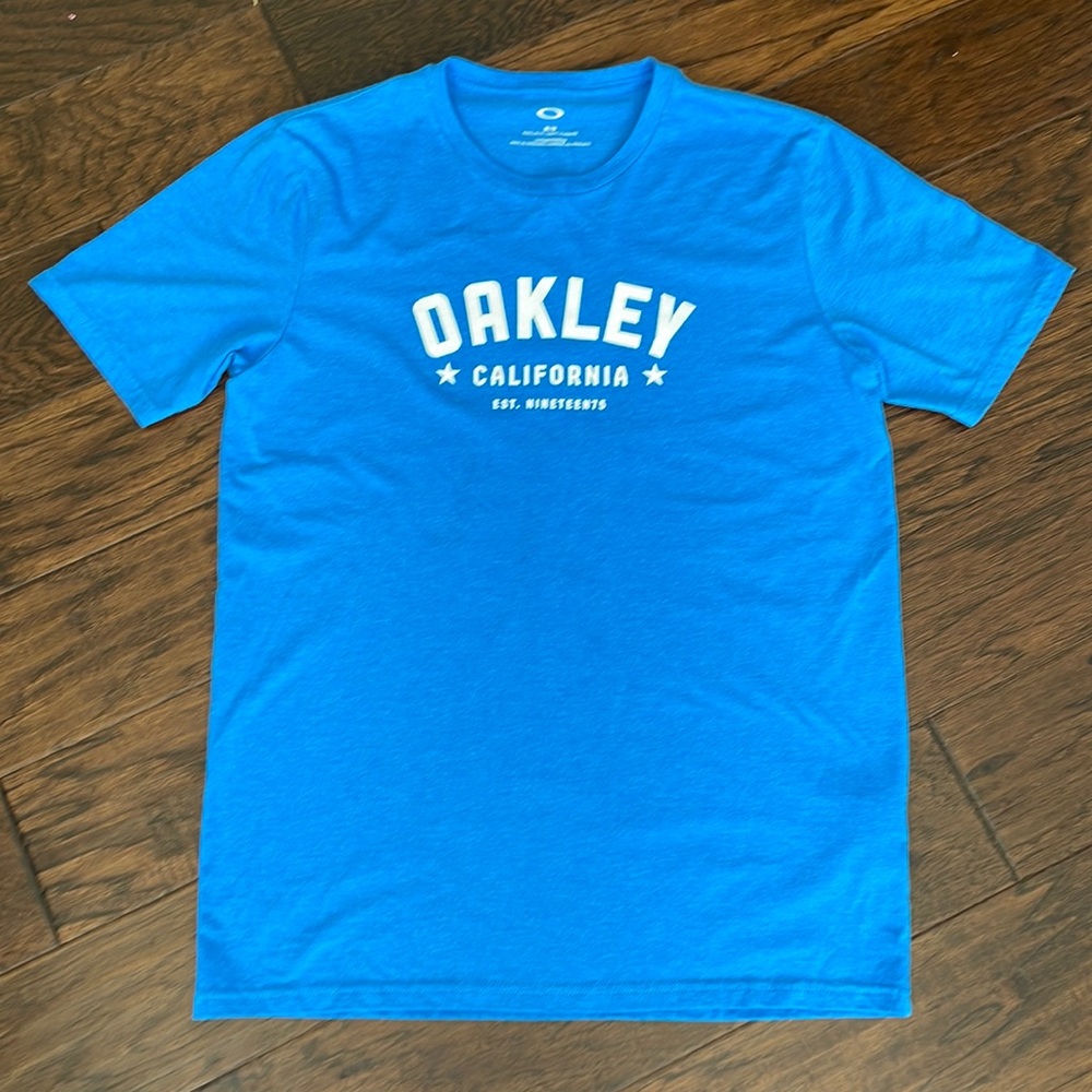 Men’s Oakley T-shirt